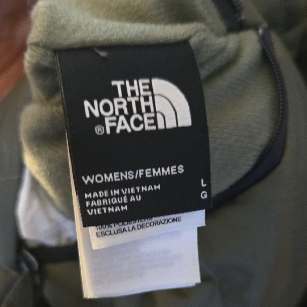The North Face Reversable Women's Green Quilted/Faux Fur Vest - Picture 7 of 8